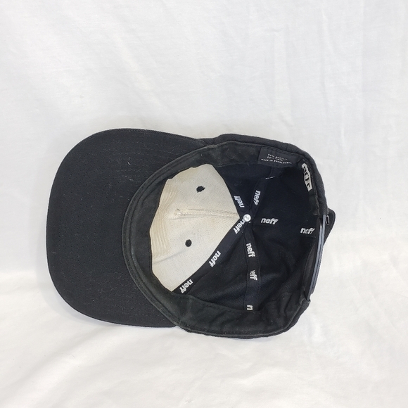 NEFF Snapback 80% Acrylic, 20% Wool. Neff Incorporated. Made in Bangladesh. - Picture 3 of 4